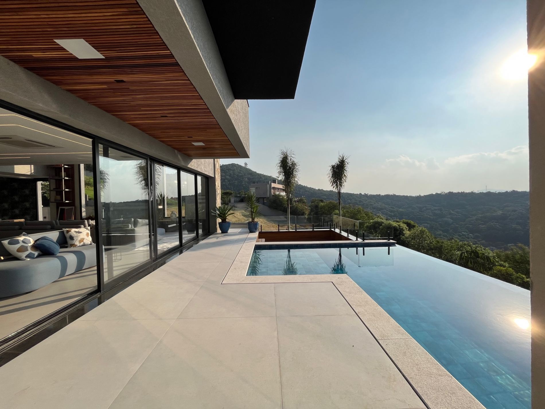 Casa nova com arquitetura contemporânea!